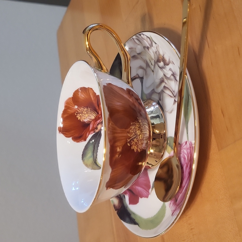 NWT In Box Tea Cup Saucer & Spoon White Gold Floral